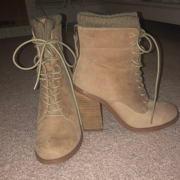 Lace up heeled boots - Picture 2 of 3